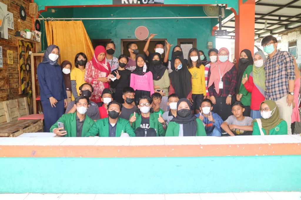 MAHASISWA JURUSAN PENGEMBANGAN MASYARAKAT ISLAM IAIN SYEKH NURJATI BERKOLABORASI DENGAN KOMISI PENANGGULANGAN AIDS (KPA) KOTA CIREBON DALAM POSYANDU REMAJA (POSREM) KECAMATAN KESAMBI