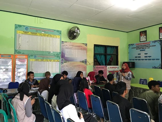 Mahasiswa PPL IAIN Syekh Nurjati Cirebon, Mengedukasi Para Remaja di Kesambi Tentang Pernikahan Dini