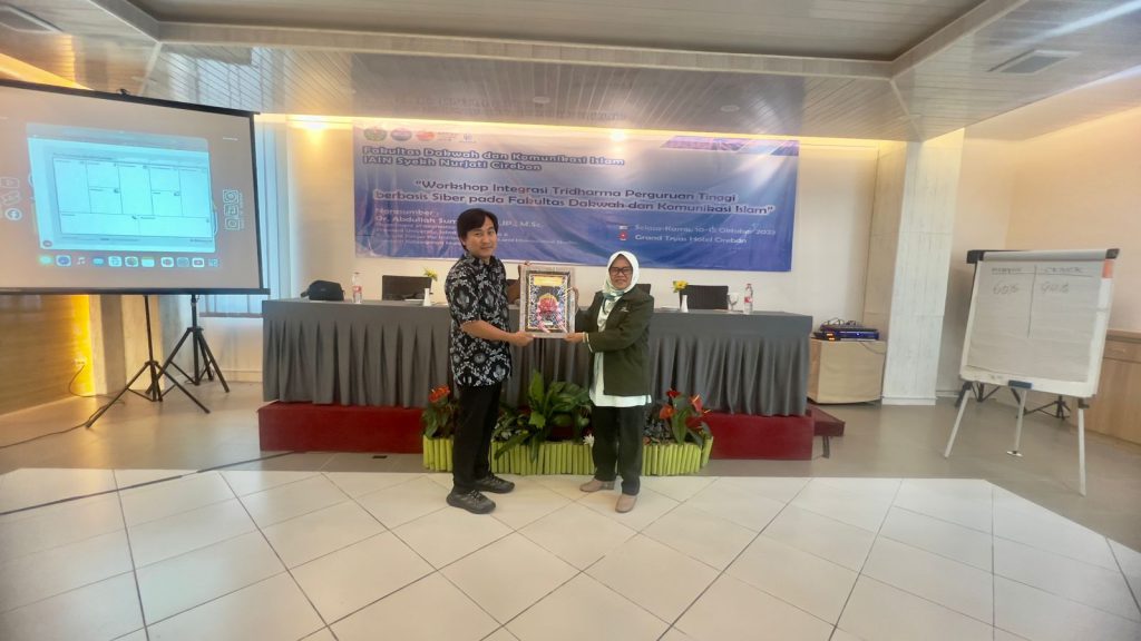 DOSEN JURUSAN PENGEMBANGAN MASYARAKAT ISLAM MENGIKUTI WORKSHOP INTEGRASI TRIDHARMA PERGURURUAN TINGGI YANG DI GELAR OLEH FAKULTAS DAKWAH DAN KOMUNIKASI ISLAM