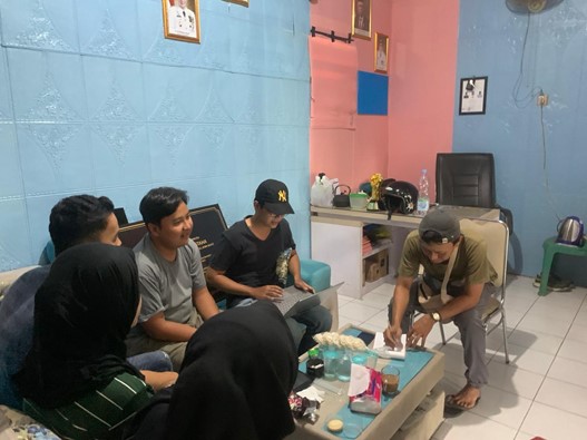 Mahasiswa PMI Bersama Bappelitbangda Kab.Cirebon Melakukan Riset Pembegal Syariah di Wisata Religi Makam Sunan Gunung Jati
