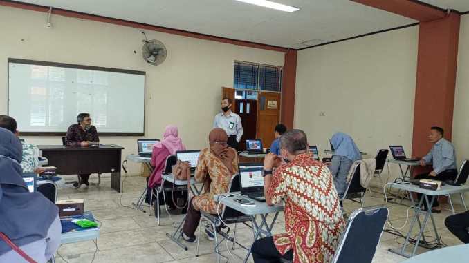 PELATIHAN UPLOAD BIODATA KE PDDIKTI UNTUK TENAGA KEPENDIDIKAN FUAD