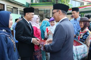 Penyerahan Tanda Kehormatan Satyalancana Karya Satya di Lingkungan IAIN Syekh Nurjati Cirebon